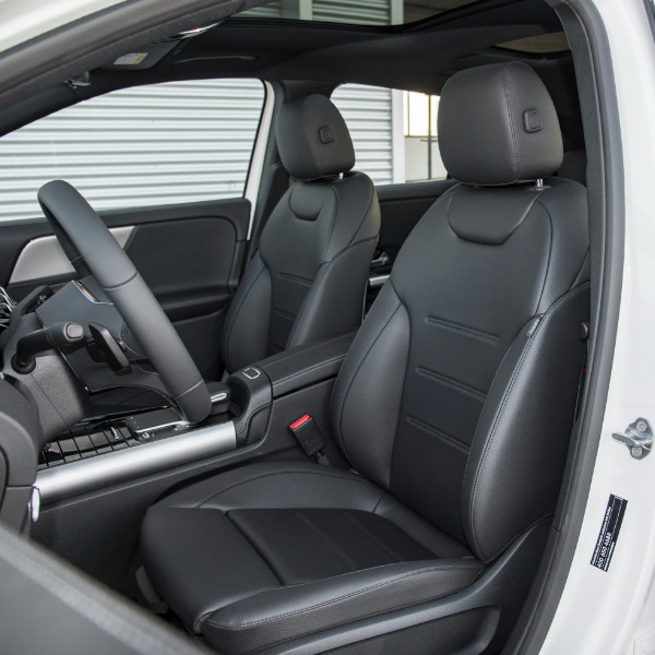 Mercedes-Benz 2023 GLA 200  version Gasolin Compact SUV Avto Electro Excellent