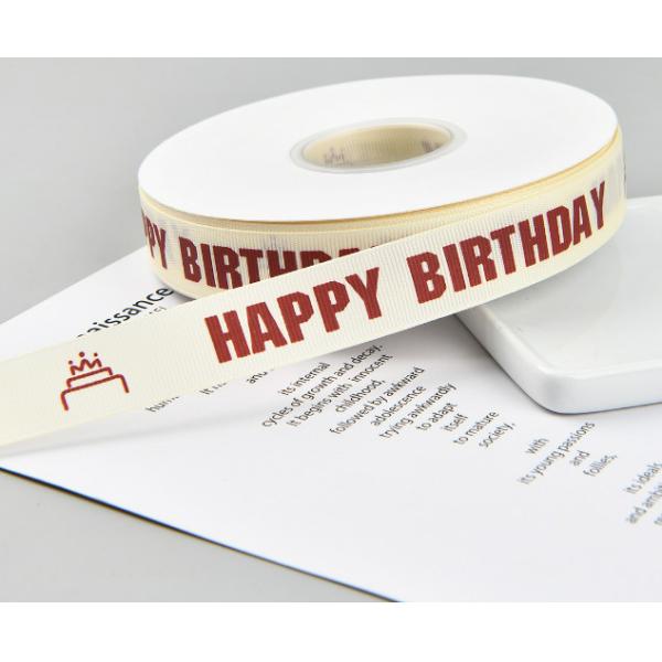 Ленты обруча подарка именниного пирога нервюры стиля INS орденская лента букета бежевой английская