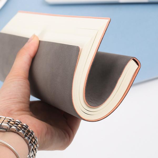 Scénario d'utilisation académique Carnet en cuir personnalisé avec couverture personnalisée de taille A5