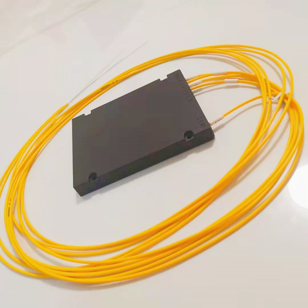 ABS кладут тип в коробку Splitter PLC оптического волокна 1x4 одиночного режима без соединителя