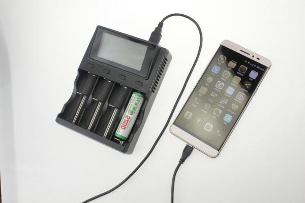 Multifunctional Li-Ion / Ni-Mh 4 Bay Battery Charger Electrical 50Hz-60Hz Frequency