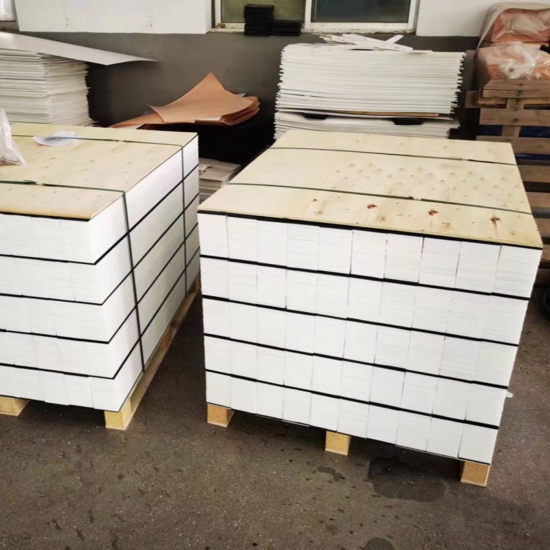 Waterjet Cutting Brick is specially designed for waterjet cutting applications, providing a stable, durable, and reliable cutting support surface to improve cutting accuracy and efficiency.