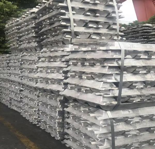 99.7% Chemical Composition A7 Aluminum Ingots Mill Finish Surface With Chemical Composition