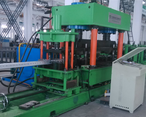Крен плиты тоннеля металла управлением PLC Мицубиси формируя толщину 2-6mm ширины машины для конструкции
