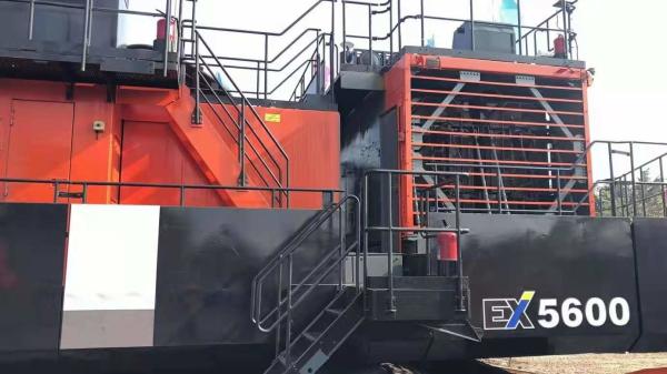 26 Meters Long Reach Of XCMG5600 Excavator For Seaport Offshore work