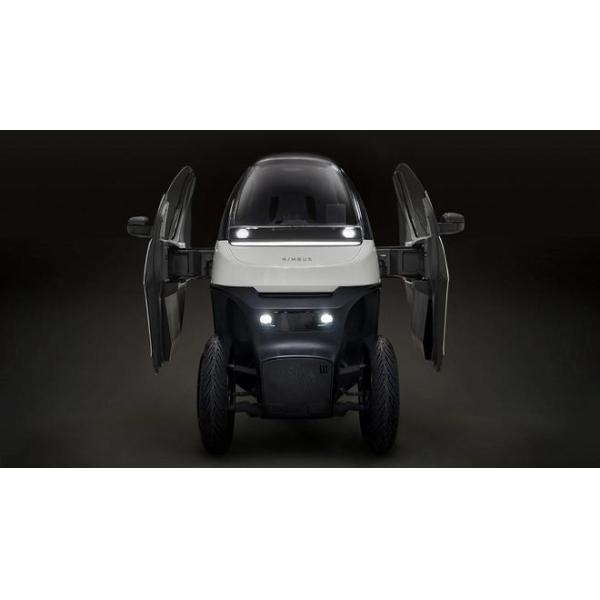 Mini ev car@ Nimbus One A компактный, наклонный автомобиль, способный к скорости до 50 миль в час с диапазоном аккумулятора для городского передвижения