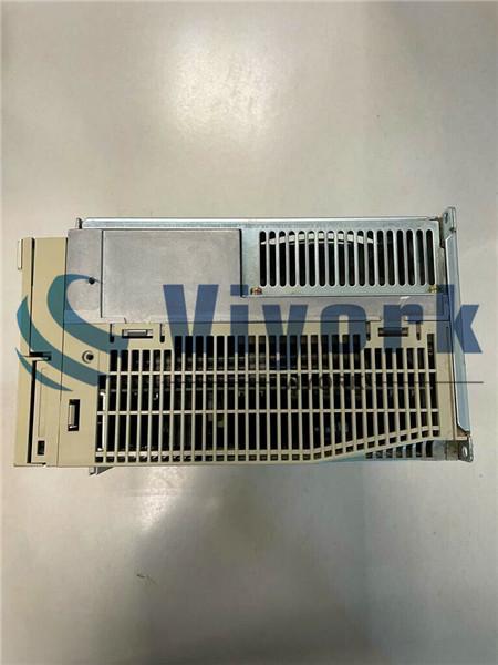 Yaskawa SGDH-50DE Industrial Servo Drive 50 / 60HZ 380 - 480VAC INPUT 14.9AMP