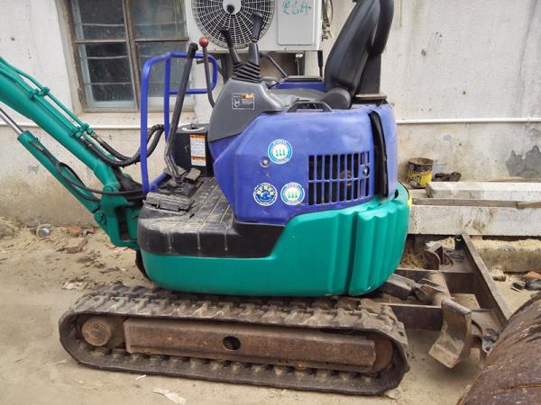 Used KOMATSU PC15  1.5 Ton Mini Excavator For Sale with Rubber track shoe