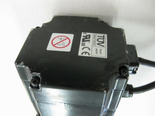 SGMPH-02BAAJ36C   novo original de 100v 200w, preto é o MOTOR principal 3000RPM 3.0A de color.SERVO.