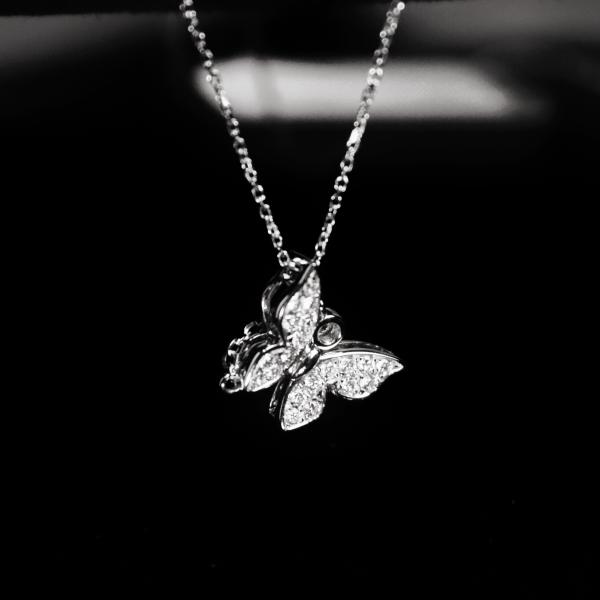 Elegant French Retro Style 18K Gold Pendant Necklace Butterfly Design Luxury Lab Grown Diamond Jewelry VVS Clarity IGI Weddings