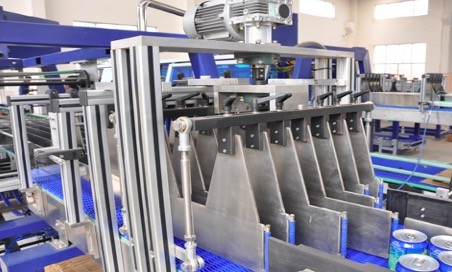 Máquina automática del envoltorio retractor del calor de la película plástica para la botella de agua del ANIMAL DOMÉSTICO