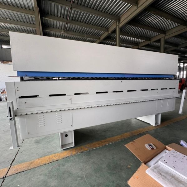Machine à border les chants de meubles automatique multifonctionnelle, vitesse d'avance 18 - 24 m/min