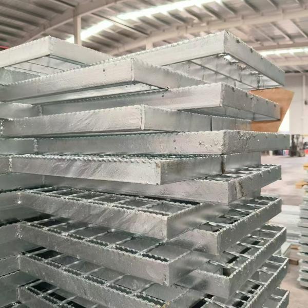 200 Tons Hydraulic Resistance Welded Steel Grating Material For Your Production Needs