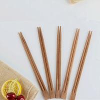 Des baguettes à sushis imprimées sur mesure et jetables, des baguettes personnalisées en bambou avec logo.