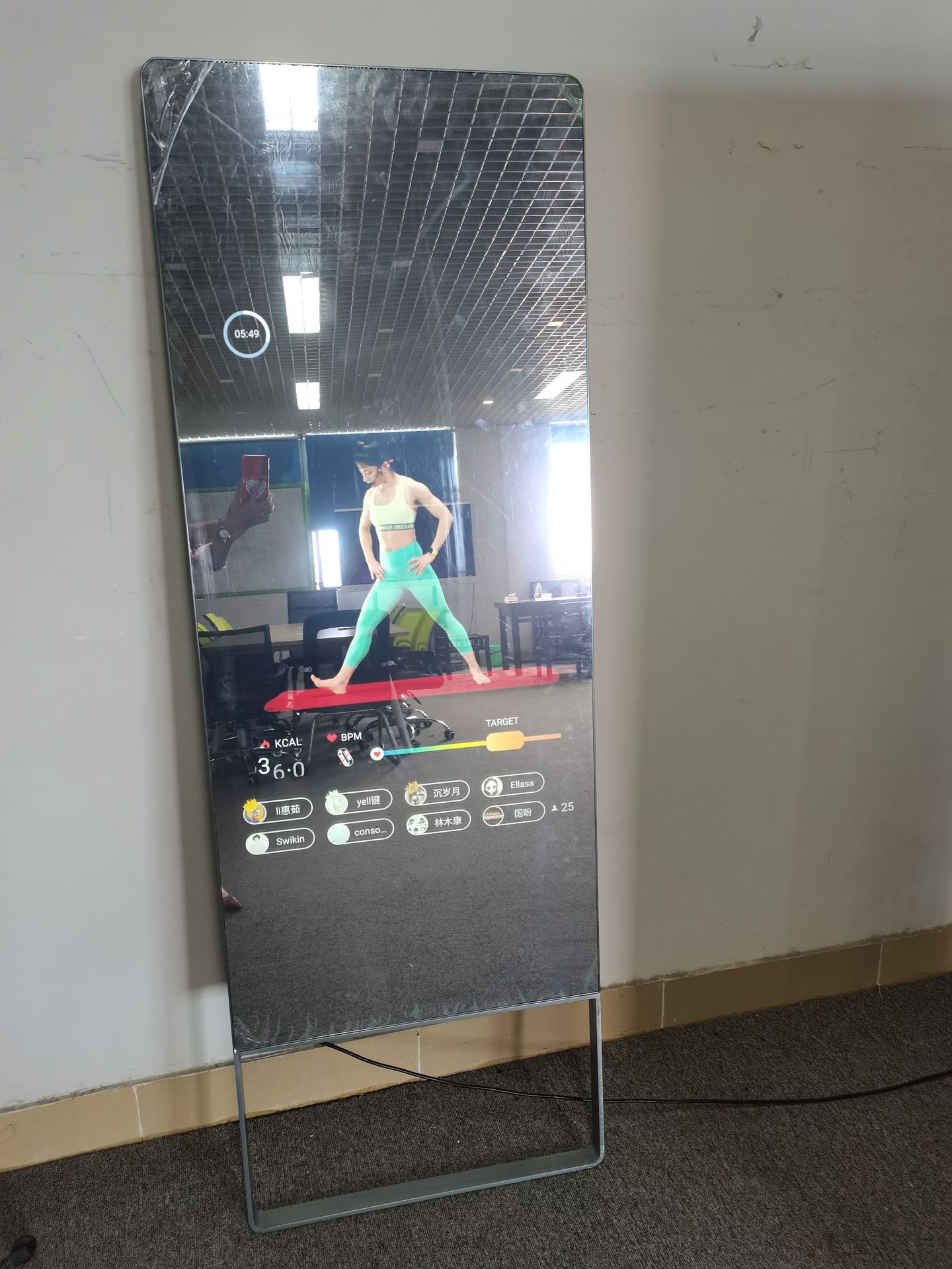 Портативный умный волшебный киоск 3d дисплея Signage цифров зеркала виртуальный