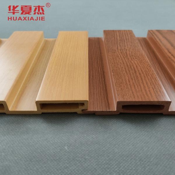 Traitement de surface d'impression des panneaux muraux en composite bois-plastique (WPC) à grain de bois durable