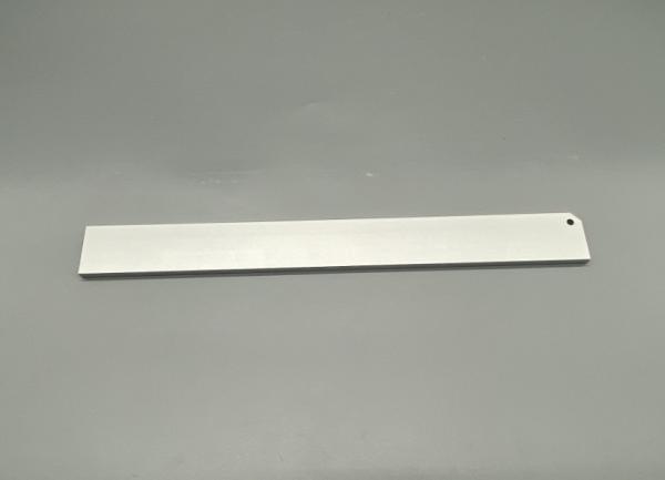 Plateau d'extrusion en aluminium Résistance à la rouille forte Bonne conductivité et abordable pour les applications ménagères et industrielles