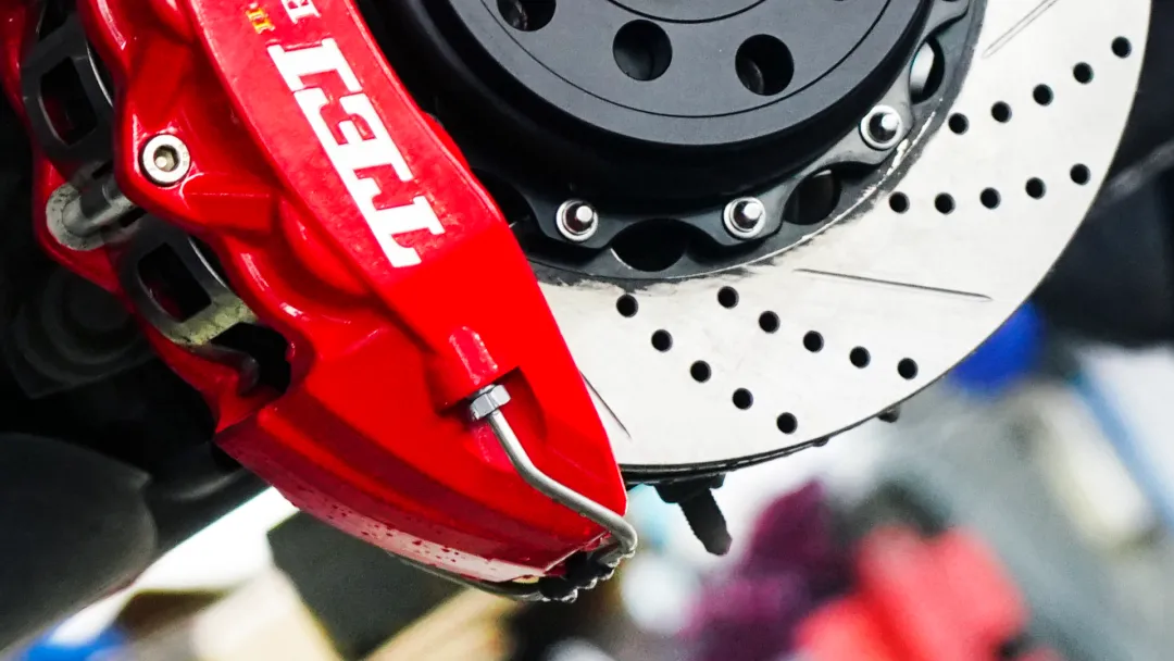 Front Big Brake Kit 4 Piston Caliper With 300x28mm Rotor BBK Auto Brake System For Volkswagen Sagitar 16 Inch Car Rim (Волксваген Сагитар 16 дюймовый автомобильный ремень)