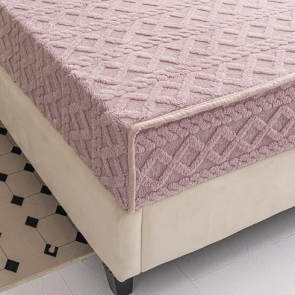 Однокомпонентное зимнее теплое коралловое бархатное постельное покрытие с непроскальзывающей ковровой ковровой дорожкой