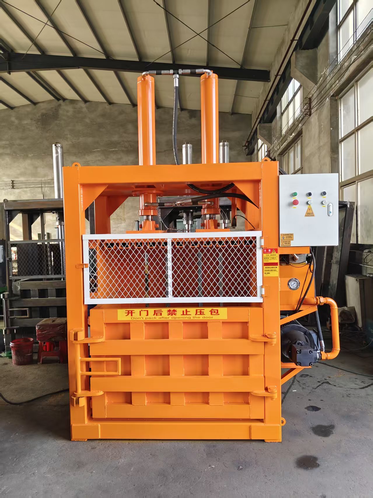 Hydraulic Drive Vertical Baler Manufacturers  Hydraulic Waste Paper Baler  11-15kw/Hr