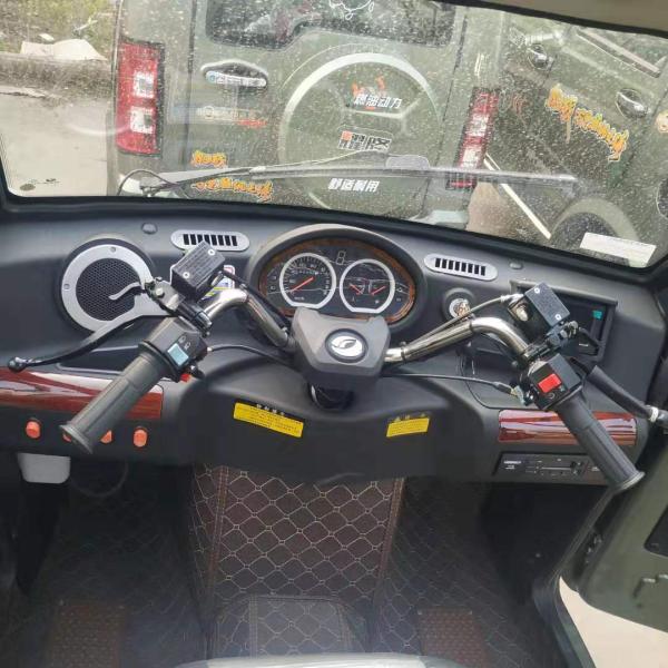 Closed 3 Wheel Petrol 520kg Motorized Passenger Tricycle