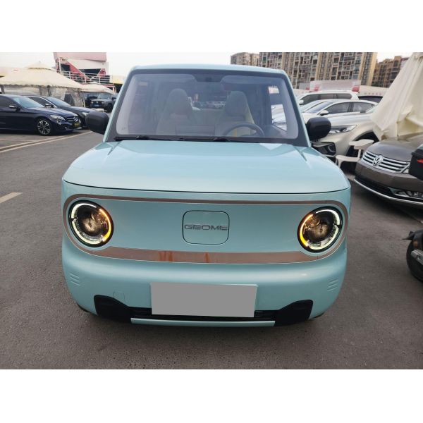 Geely 2024 Panda Mini Good Price 200km Small Deposit Used Electric Car Cheap Made in China 4seats in Stock Cheap Vehicle