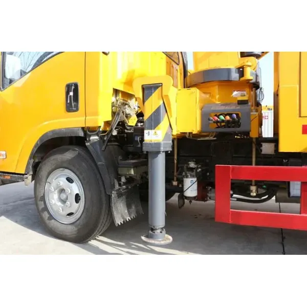 Isuzu 4X2 3.2tons Truck Mounted Hydraulic Crane , Truck Mounted Telescopic Boom Crane