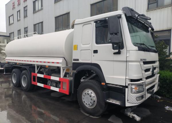 Sinotruk Howo Sprinkler Water Tank Truck 10-25CBM 6 X 4 Euro 2