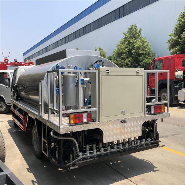 Dongfeng 6000 Liters Bitumen Spraying Truck For Highways Construction