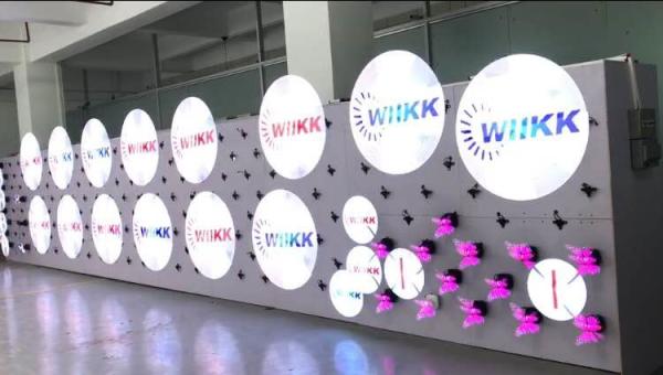 680*680 Large View 3D Hologram Fan Display100cm Size With CE FCC ROHS