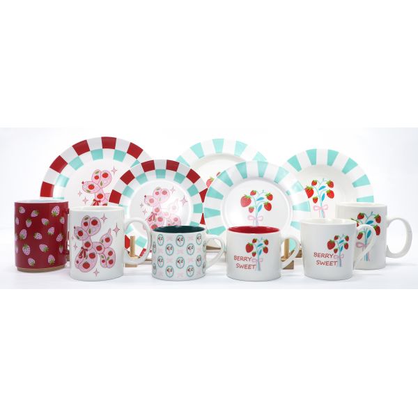 STRAWBERRY DINNERWARE SET