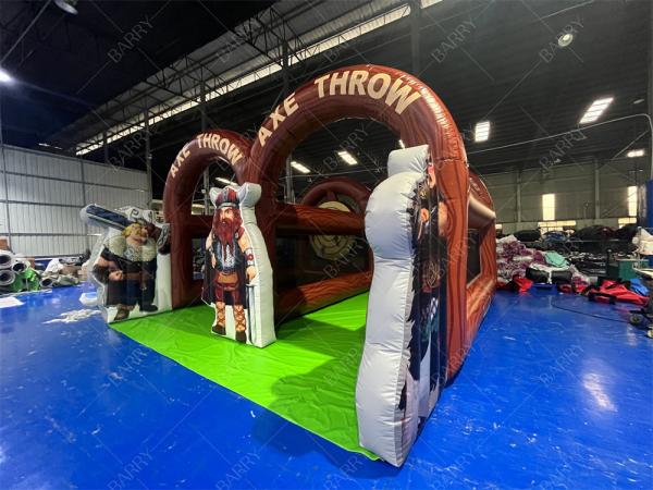 インタラクティブなカーニバルゲーム ダブルレーン斧投げ 膨らませられる斧投げ イベントパーティー