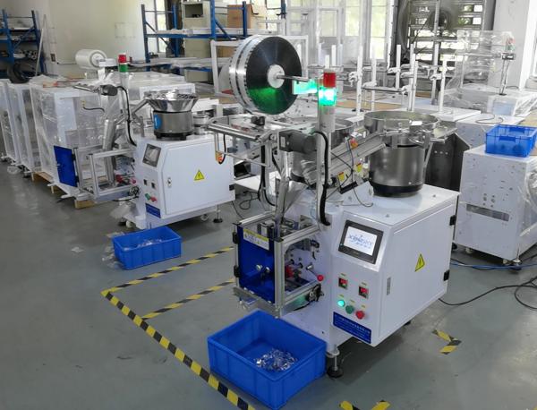 Good Quality High Speed Pins Screws Checker Weighing Packing Machine Vertical Wrapper Packaging Machine