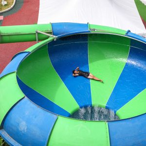High Speed Space Bowl Water Slide Space Bowl Slide 10m FRP Thrill Ride Water Park Equipment 