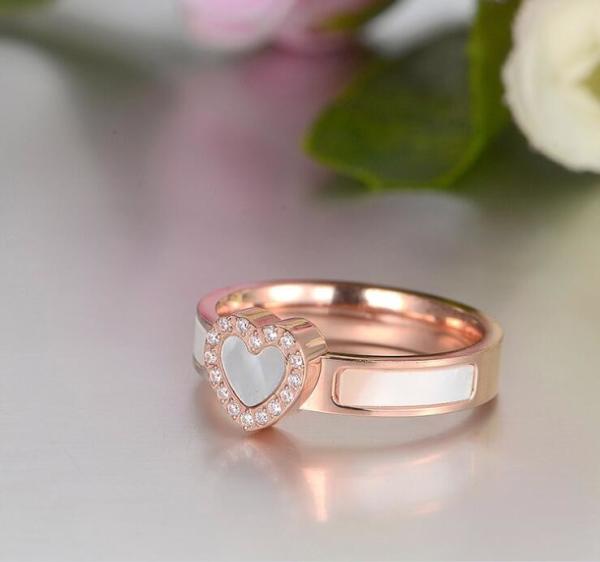 Heart Design White Shell Nobility Ring Stainless Stell Zircon Dimaond Finger Ring for Mom 18K Golden Ring for Couple