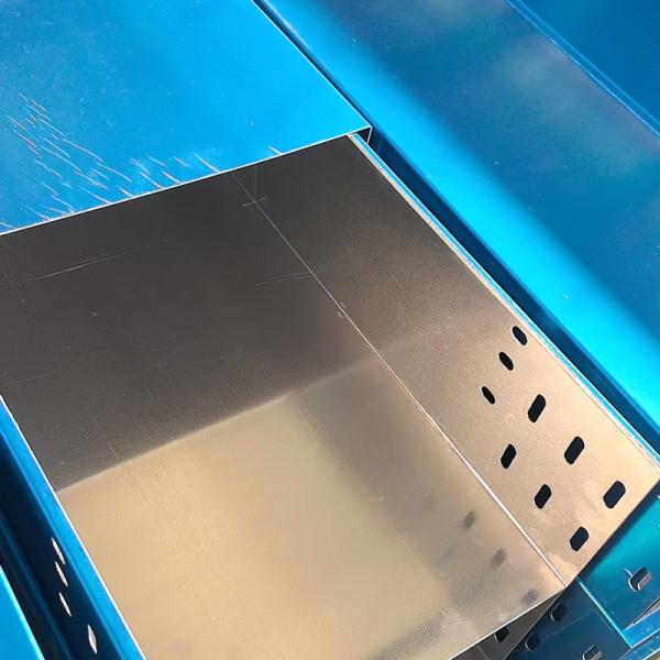 Résistance à la corrosion Plateau de câbles de type échelle en argent en aluminium pour l'organisation de câbles industriels