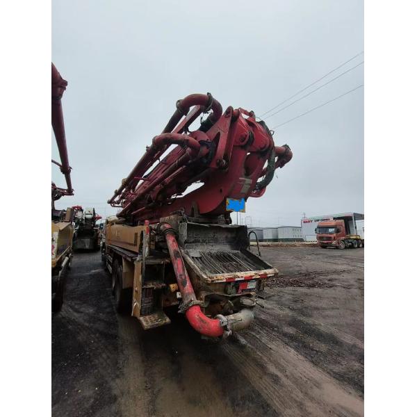 Pompes à béton d'occasion 46m Usine de mélange de béton Équipement lourd Pompes à béton