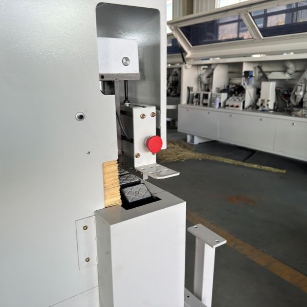 BHM367Y Automatic Edge Banding Machine with 9KW Power 18~24m/min Speed and 0.3~3mm Edge Banding Thickness for Professional Woodworking