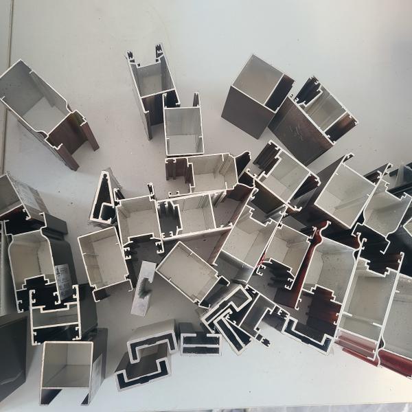 Твердость кислотоупорного алюминиевого профиля кухни высокая фильма краски