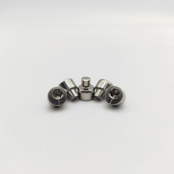 316L en acier inoxydable Hex vis excentriques ± 0,5-1,2 mm décalées passivées