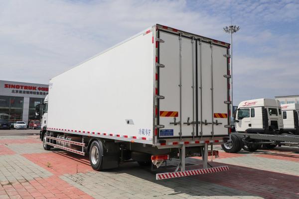 Diesel 10-Speed 290hp 4X2 9.45m Deflector Row Half Cab White Body SITRAK ZZ5186 Three-Door Freight Refrigerated Truck