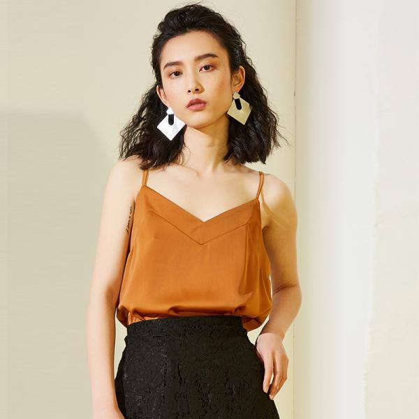 Верхняя часть урожая причудливых безрукавных женщин лета сексуальная