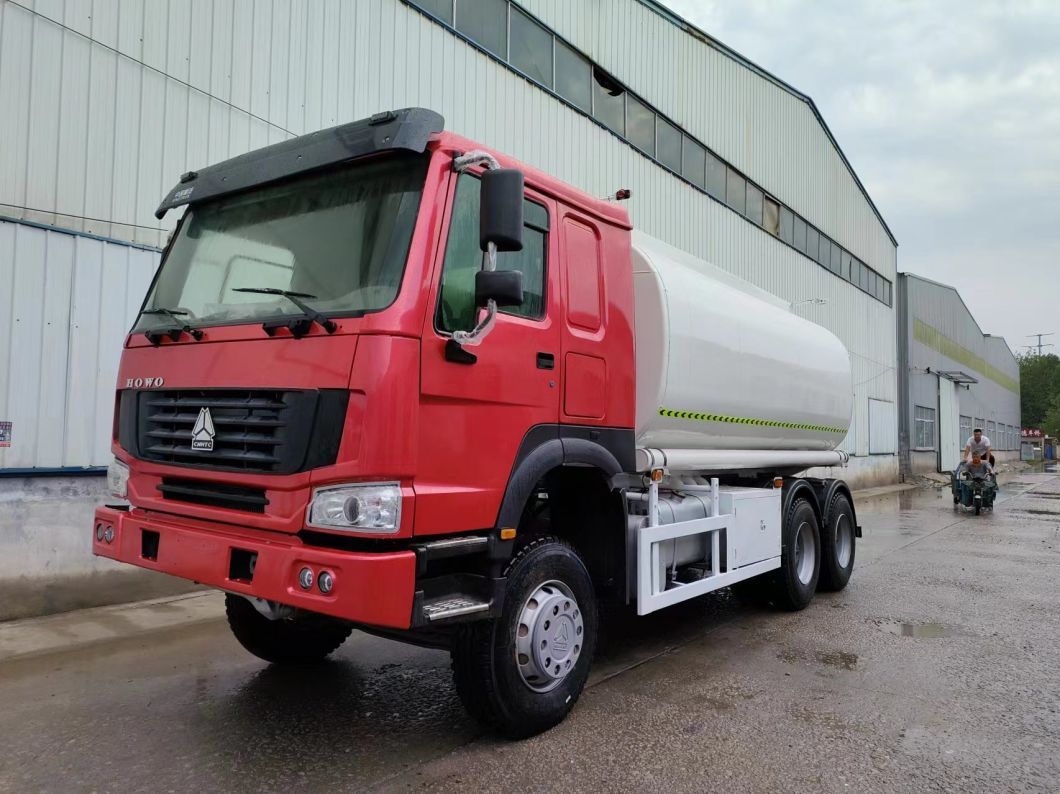 Sinotruk HOWO 6*4 Нефтяной танкер с ручной трансмиссией и сертификацией GCC