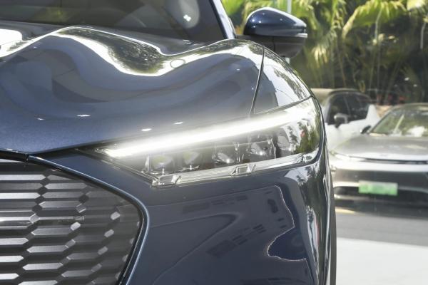 Mustang Mach-E The Next Generation of Electric SUVs with 125kw Motor and 136.7Wh/kg Battery