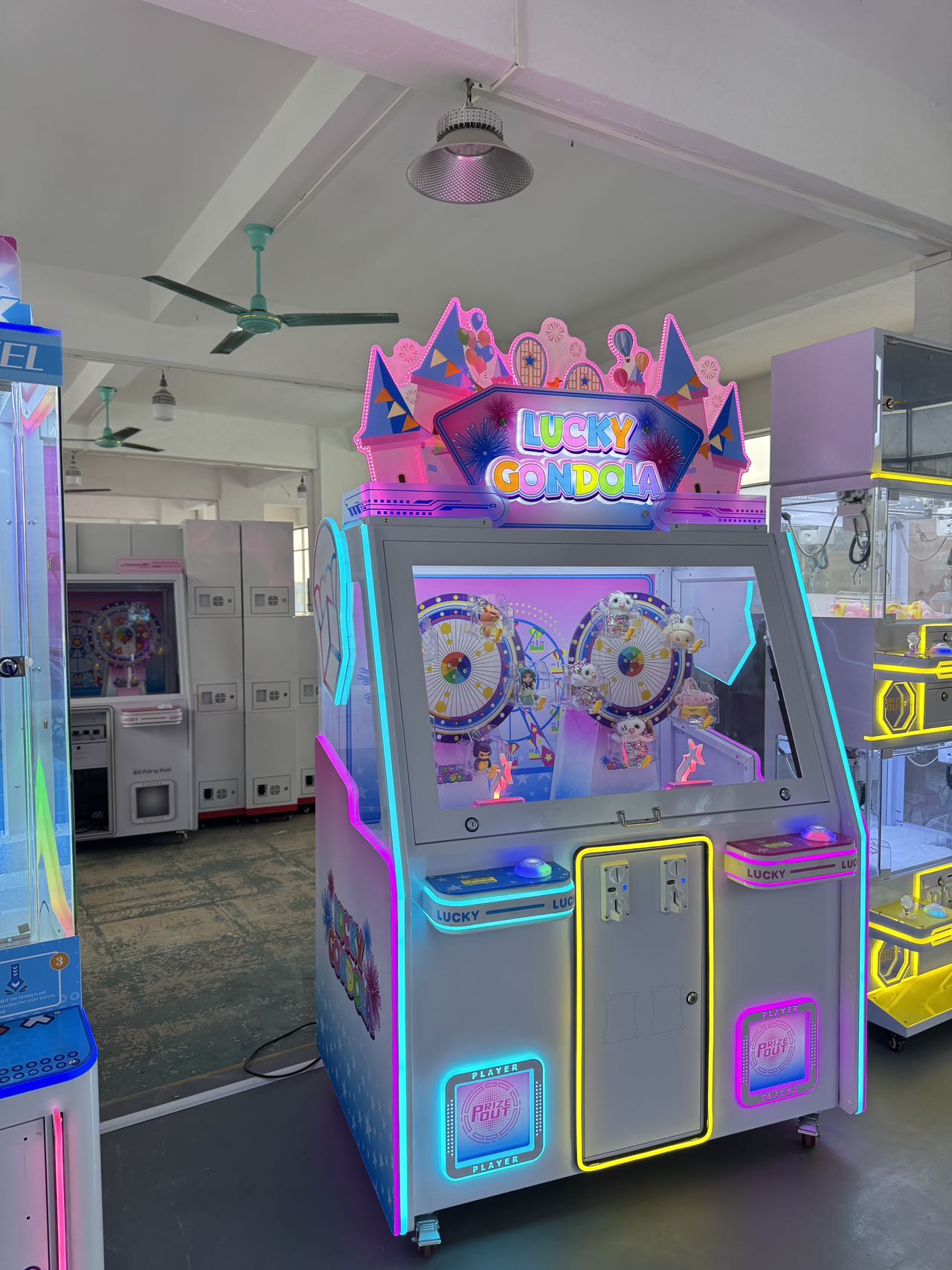 Token‑Supported Ferris Wheel Claw Machine, Eye‑catching Design for Event & Retail Store Promotion
