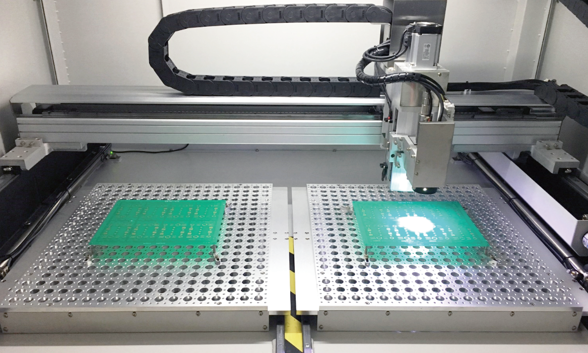 Автоматический выгружатель PCB шпинделя 90mm изменения инструмента с Multi управлением оси