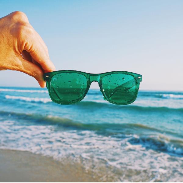 135x158x40mm Colour Therapy Sunglasses Translucent Green Tinted Lenses