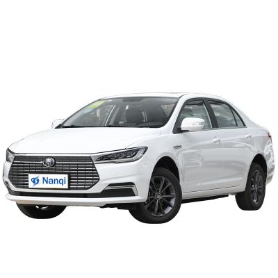 Pure Electric BYD Qin EV Veículos de Nova Energia 136P 4 portas 5 lugares Sedan