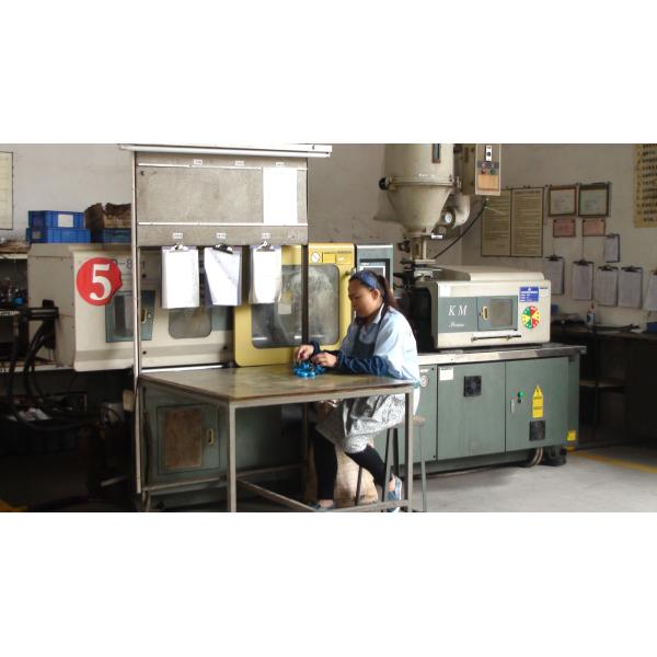 Header Radiator Plastic Tank Replacement For Totota Hilux LN147 / LN8# / 9# / 10# / 11# AT