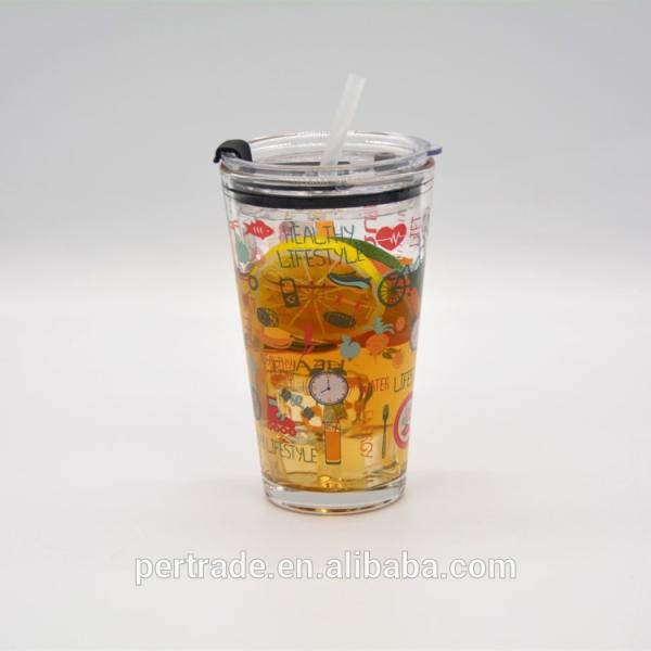 Стекло Кристл мультфильма выпивая с соломой крышки и силиката
